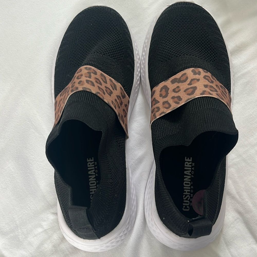 Cushionaire Memory Foam Black & Leopard Print Sneakers - 8.5 Like New